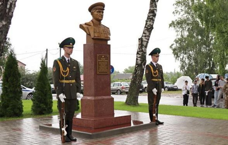 В Пинском районе открыли памятник легендарному партизанскому генералу Василию Коржу